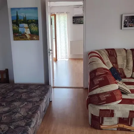 Norbi Vendeghaz Appartamento Balatonszarszo
